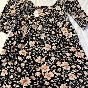 Floral women’s American Eagle dress never worn